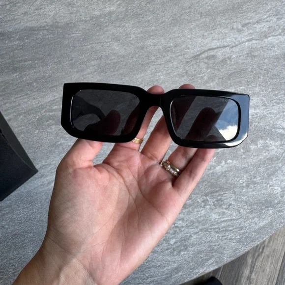 Prada black sunglasses - Picture 3 of 10